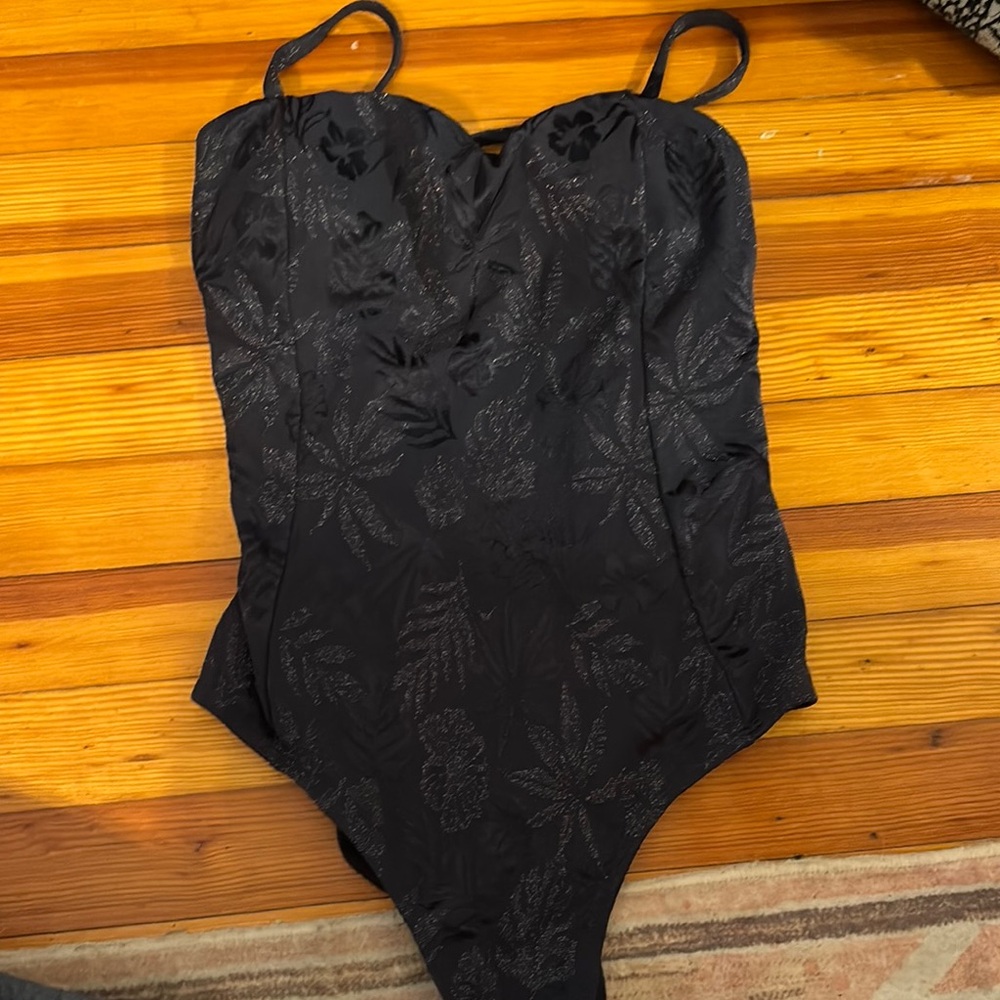 Women’s swim
